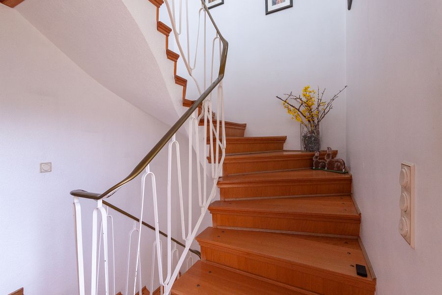 Treppe ins DG Zweifamilienhaus Solingen - Aufderh�he
