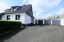 Hauptbild Mit Ausbaureserve! Einfamilienhaus am Ortsrand von Haan
