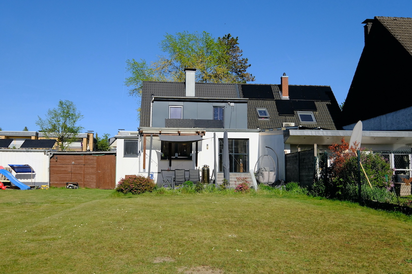 Blick vom Garten zum Haus Einfamilienhaus Haan