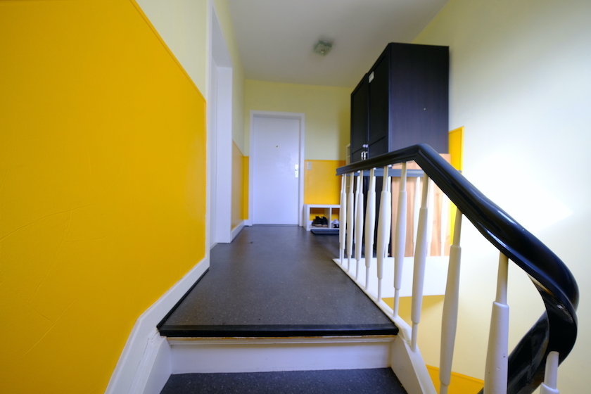 Treppe ins DG Mehrfamilienhaus Solingen