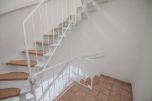 Treppe zum Keller VERKAUFT Maisonette-Wohnung als  Haus im Haus  mit Weitblick u. 4 Stellpl�tzen