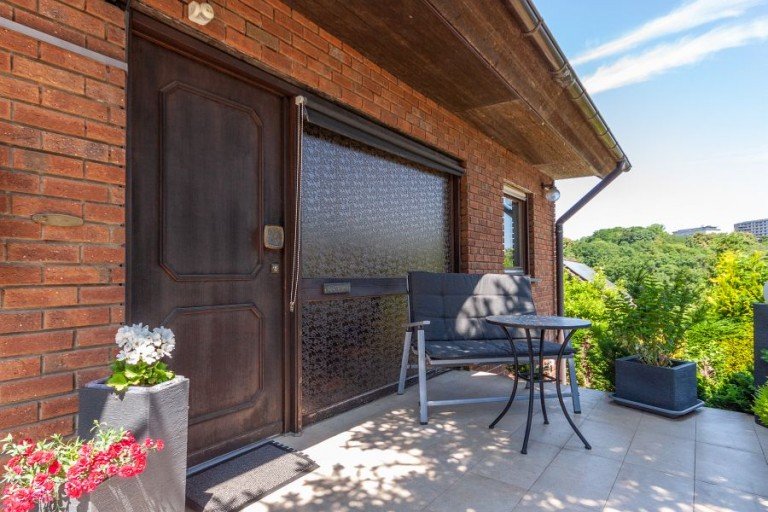 Hauseingang Solingen Einfamilienhaus Freist. EFH mit sch�nem Garten in kleiner Hofschaft