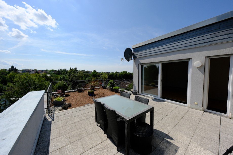 gro�e Terrasse + Dachgarten Penthousewohnung Solingen