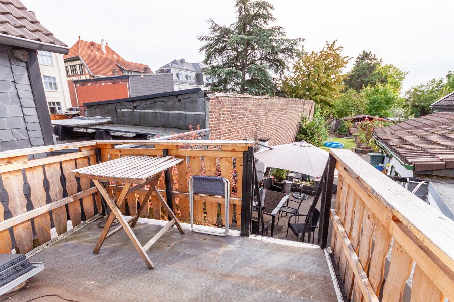 Balkon mit Treppe zum Garten Reihenendhaus Solingen - Wald