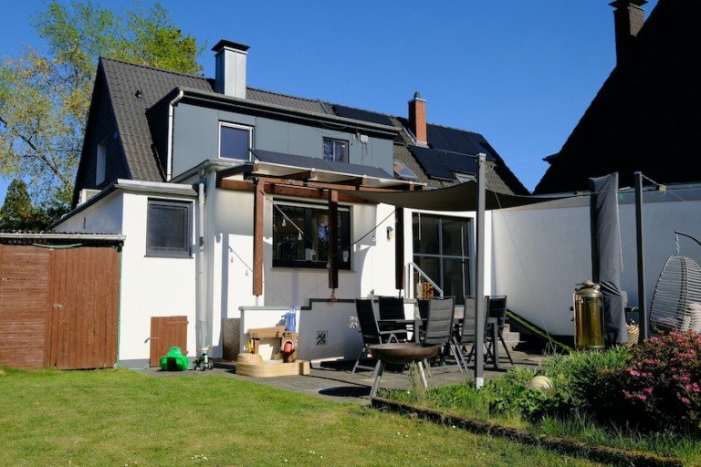 R�ckansicht mit Terrasse Haan Einfamilienhaus Einfamilienhaus mit Ausbaureserve in Ortsrandlage von Haan