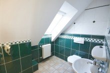 G�ste-WC VERKAUFT Maisonette-Wohnung als  Haus im Haus  mit Weitblick u. 4 Stellpl�tzen