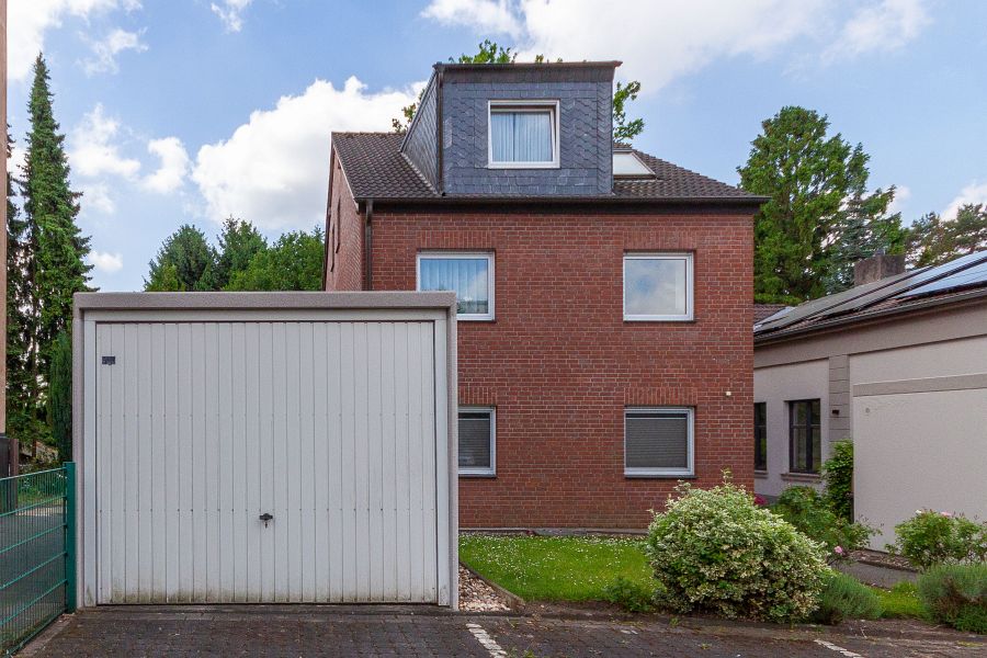 Einzelgarage direkt am Haus Dachgeschosswohnung Solingen - Wald