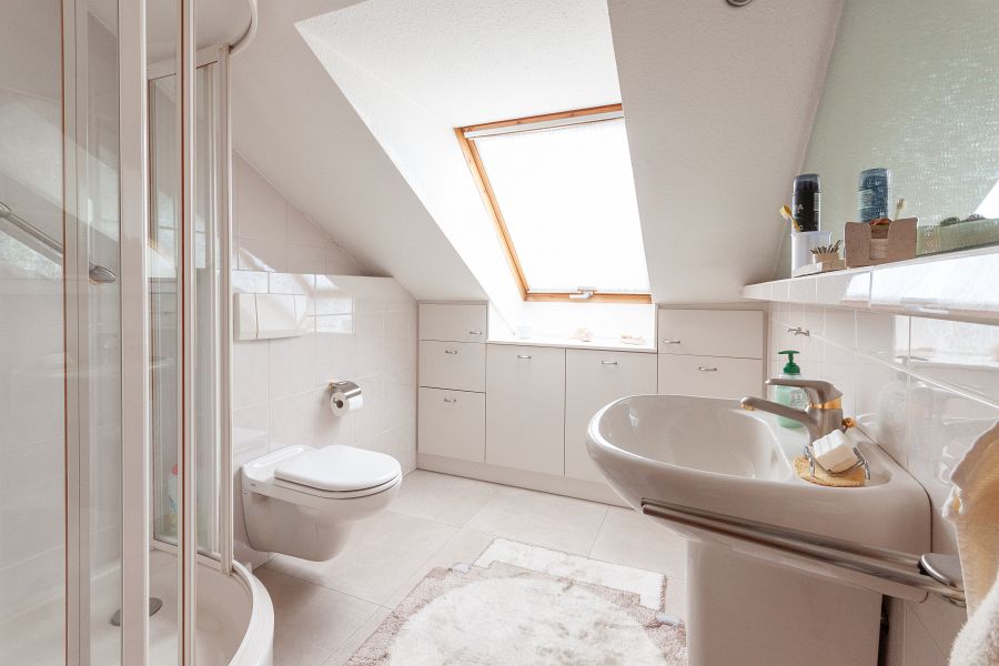 Duschbad Dachgeschosswohnung Solingen - Wald