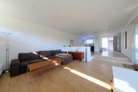 Bild (a490d4da1236eeb5795af5a740757c41): Freistehender Bungalow im Bauhausstil mit separater Einliegerwohnung