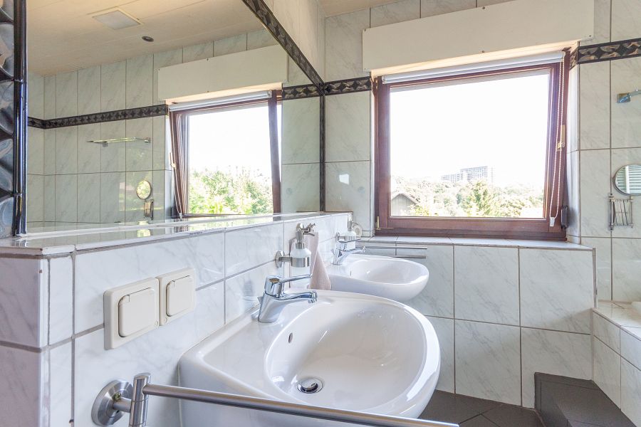 zwei Waschbecken Einfamilienhaus Solingen