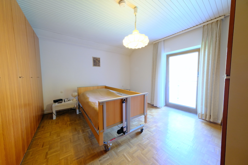Schlafzimmer mit kl. Balkon Einfamilienhaus Solingen