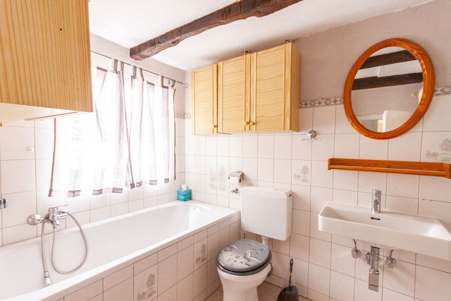 Obergeschoss Bad mit Wanne Reihenendhaus Solingen - Wald