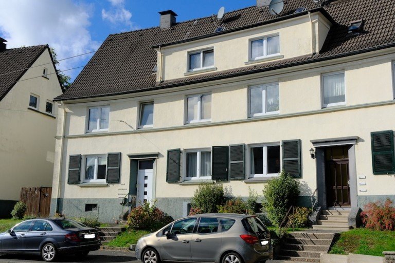 Au�enansicht Solingen Mehrfamilienhaus Kleines Mehrfamilienhaus mit Terrasse und Garten