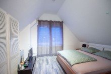 Schlafzimmer DG VERKAUFT Maisonette-Wohnung als  Haus im Haus  mit Weitblick u. 4 Stellpl�tzen