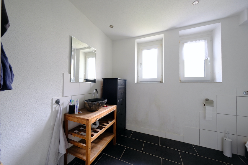 1. OG Badezimmer Mehrfamilienhaus Solingen