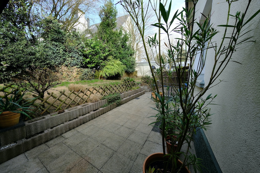 kleiner Garten Mehrfamilienhaus Solingen